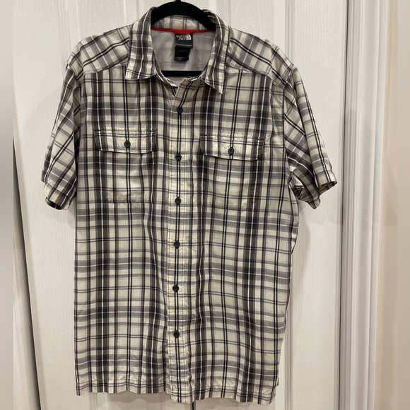 The North Face Men Button Up Shirt Large Gray Plaid Short Sleeve Pockets Collar - Picture 1 of 6